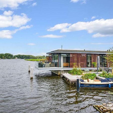 ホテル Landal Waterpark De Alde Feanen De Veenhoop エクステリア 写真
