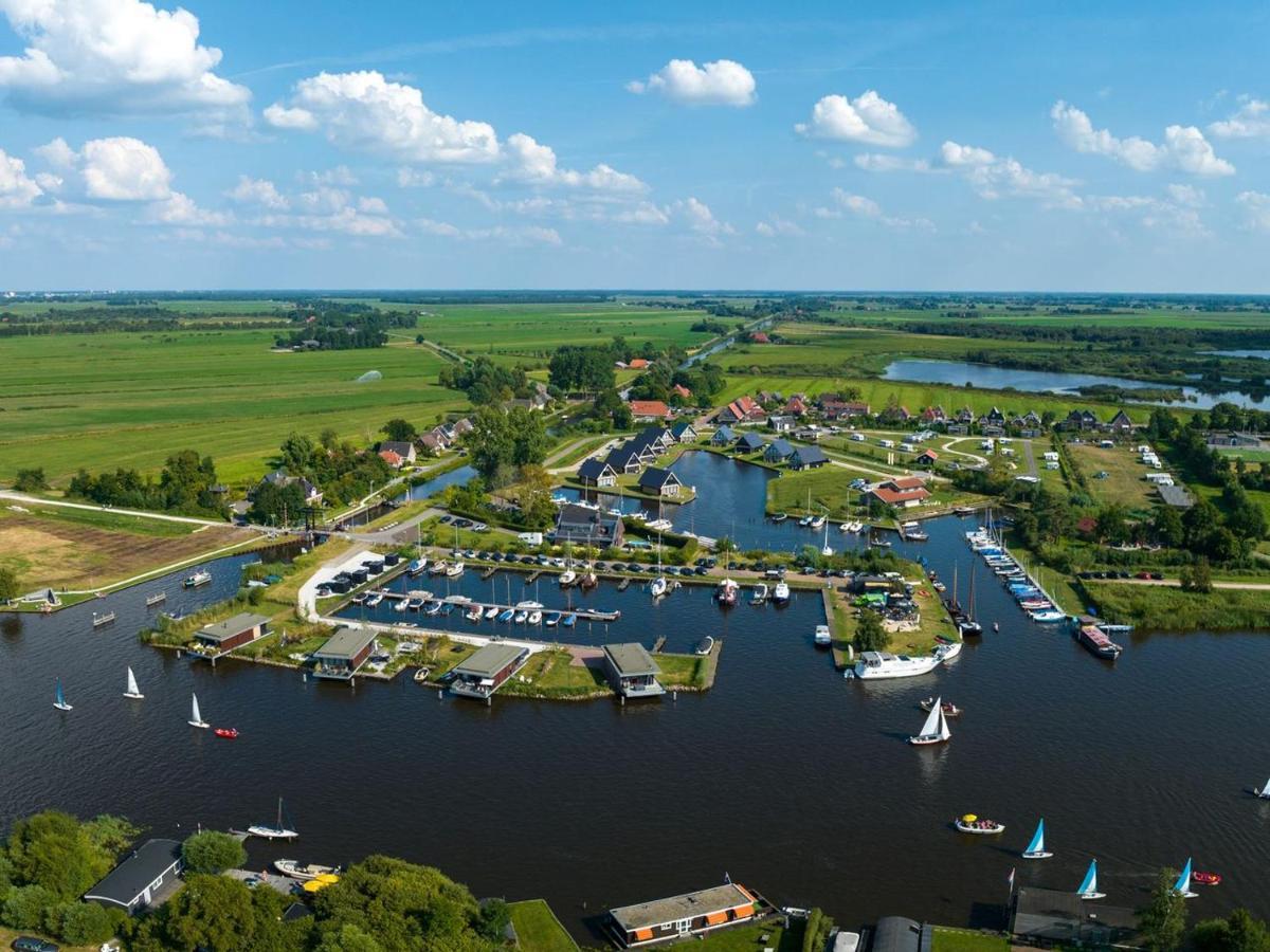 ホテル Landal Waterpark De Alde Feanen De Veenhoop エクステリア 写真